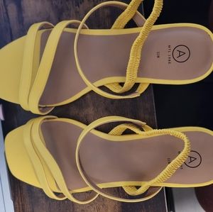 👡NWOT | Addition Elle | Women's Yellow Sandals Size 11W👡
